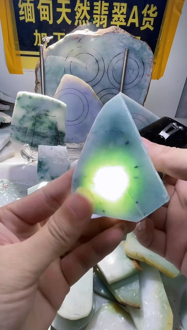 翡翠挂件未镶嵌翡翠411