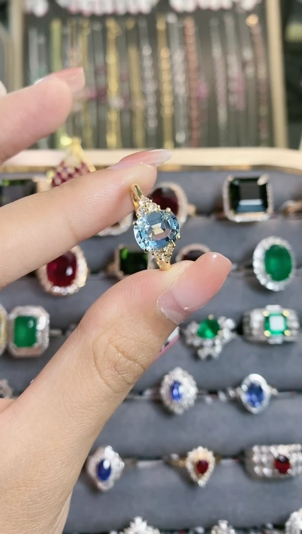 海蓝宝石戒指18K金镶嵌·