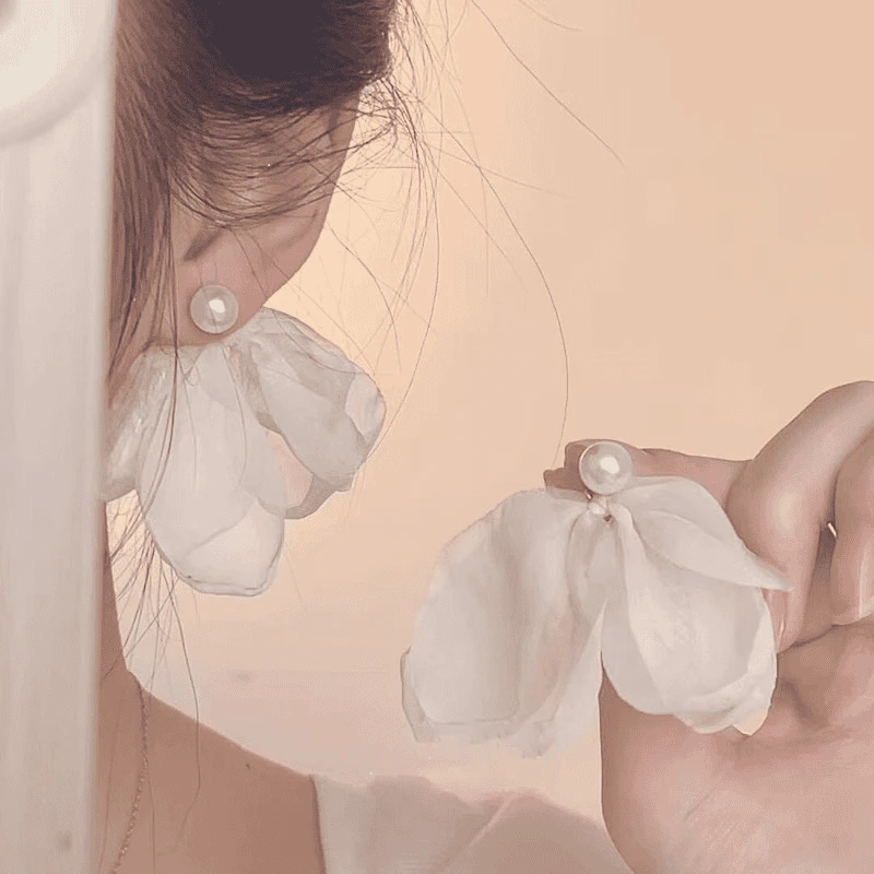 合金布艺耳饰 小众设计白色仙气花朵耳环夸张耳饰甜美气质时尚ins