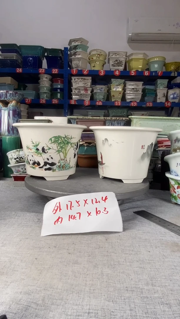 1317两只圆盆花盆