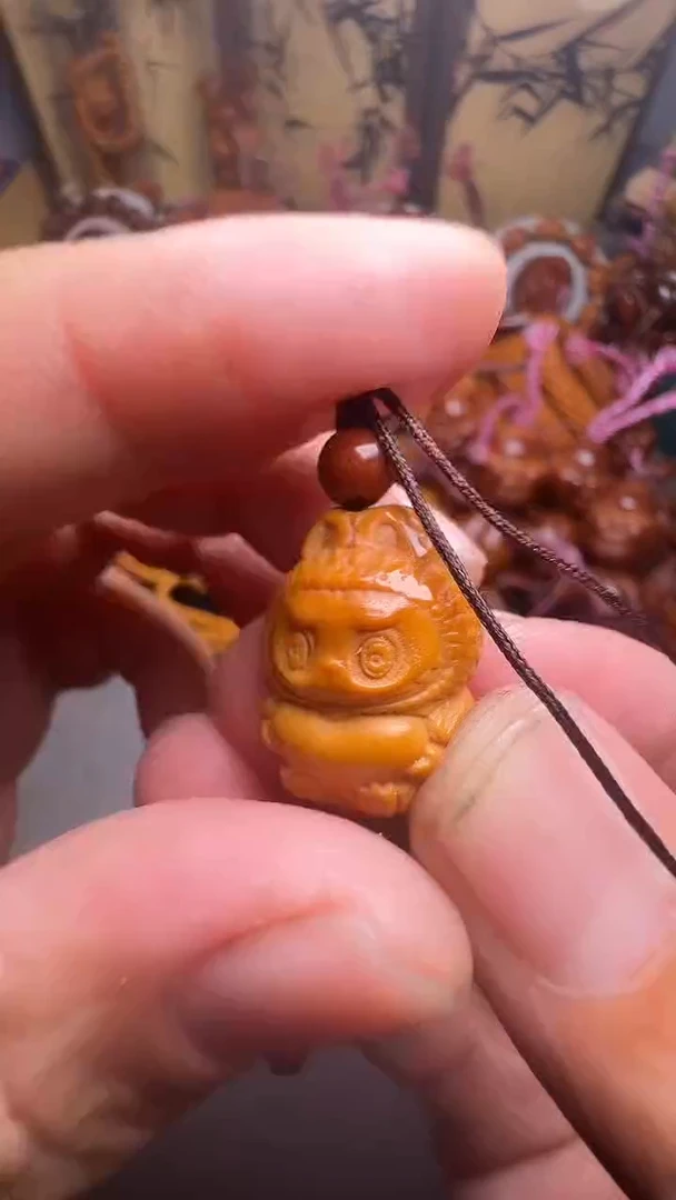 手串橄榄核拉布布