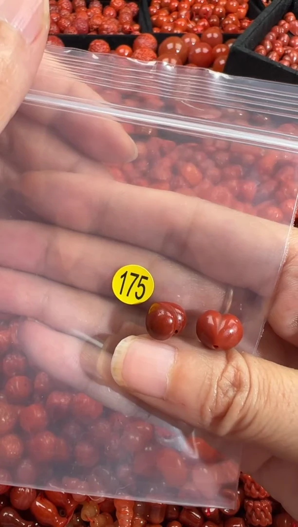 南红玛瑙未镶嵌颈饰1