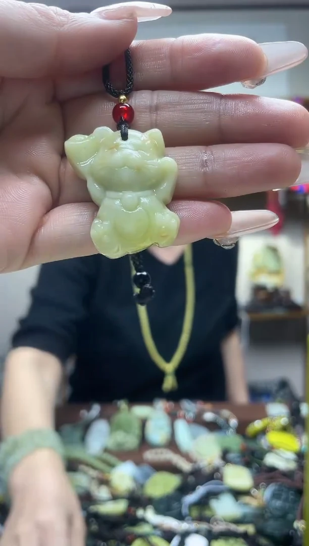 未镶嵌岫玉吊坠`