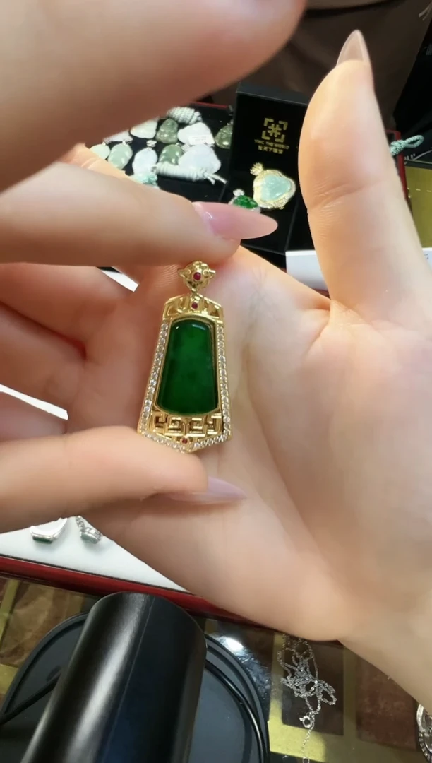 【闪购商品】翡翠吊坠(不含链)未镶嵌翡翠