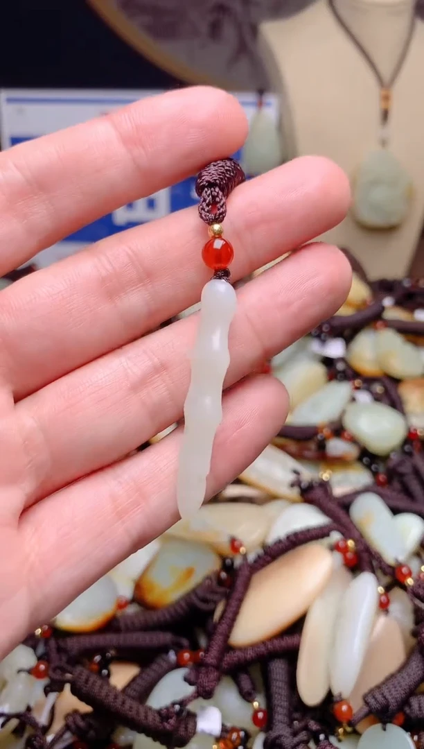 和田玉未镶嵌颈饰1