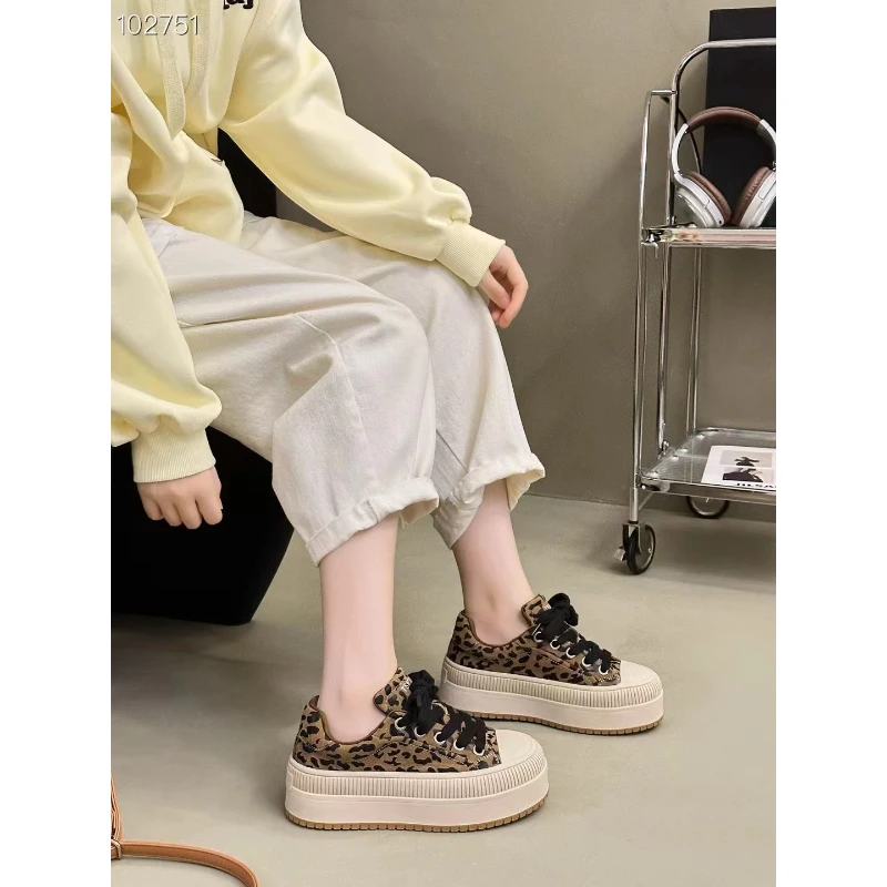 D157舒适百搭软底运动板鞋