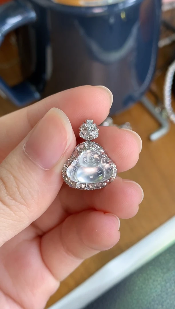 颈饰18K金镶嵌翡翠佛公