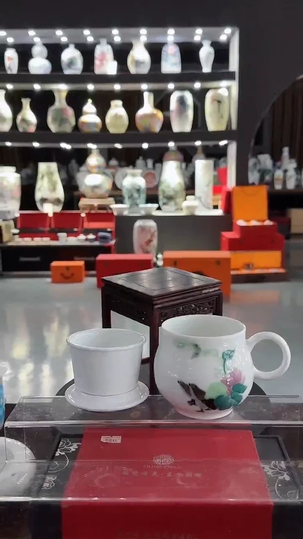 【闪购商品】微瑕手绘款扁豆双禽女杯