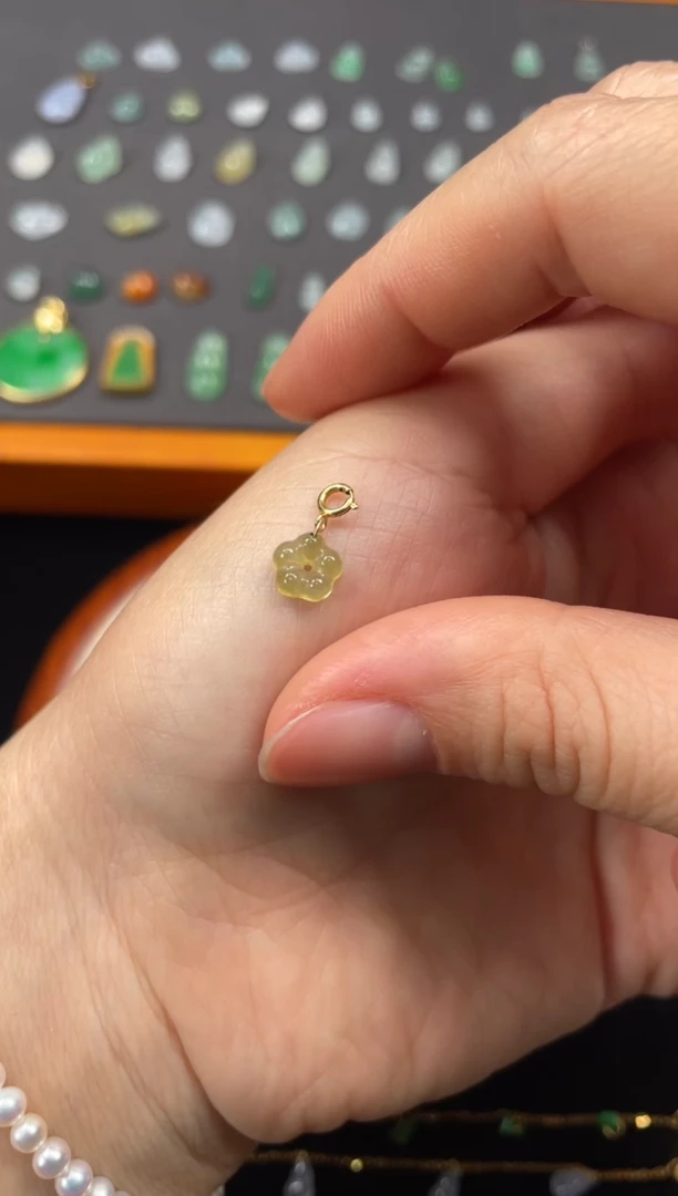 吊坠(不含链)18K金镶嵌翡翠一个JK615