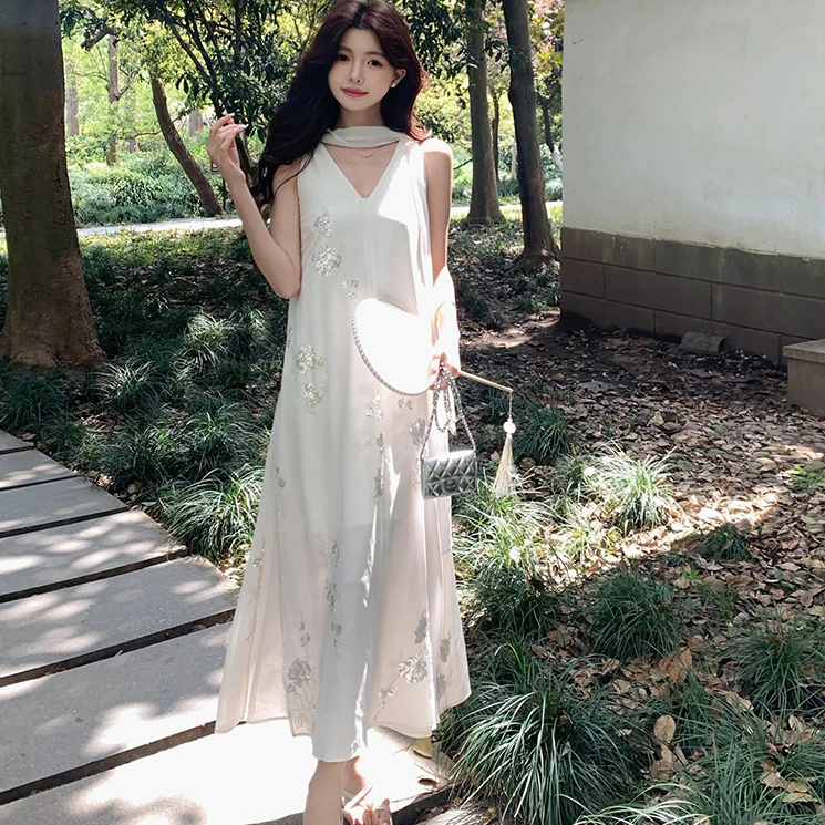 佐佐家小个子飘带挂脖前后两穿珠片连衣裙夏季女雪纺法式v领长裙