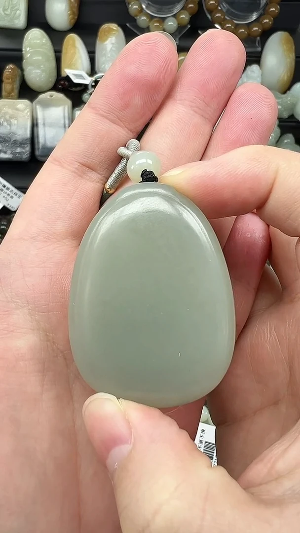 吊坠(赠链)未镶嵌和田玉新疆近矿高青白无事牌  36g
