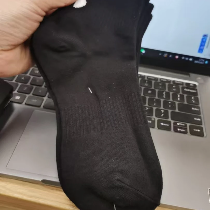 Z477 黑色袜子三双一组