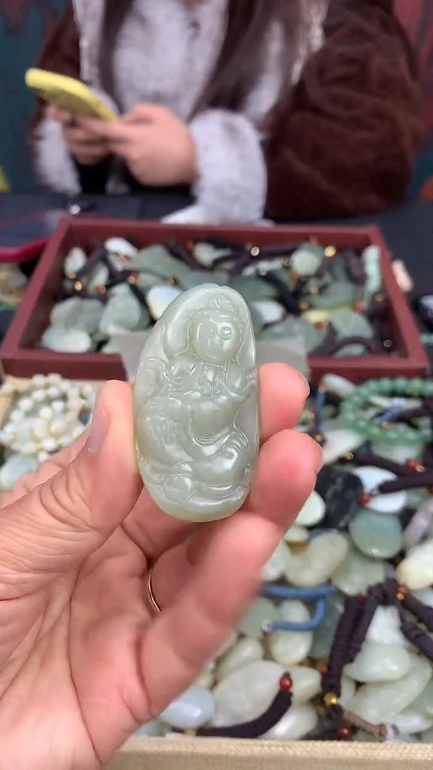 颈饰未镶嵌和田玉（多样性发一件）没有证书有瑕