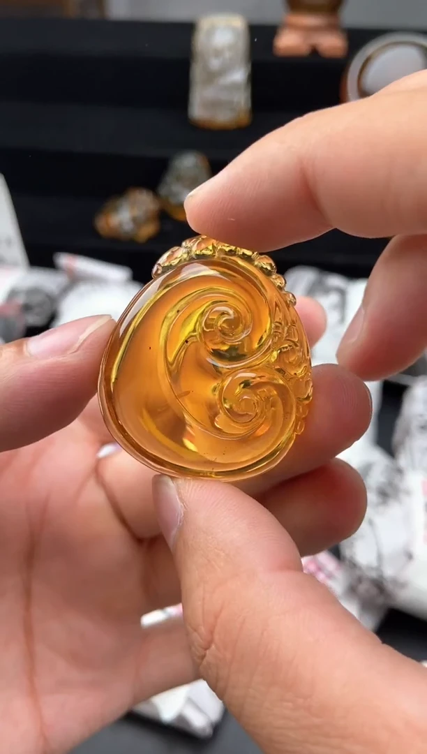 琥珀颈饰未镶嵌金蓝珀如意吊坠