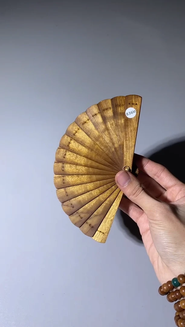 【闪购商品】金丝楠木雕836号10cm金丝楠迷你扇