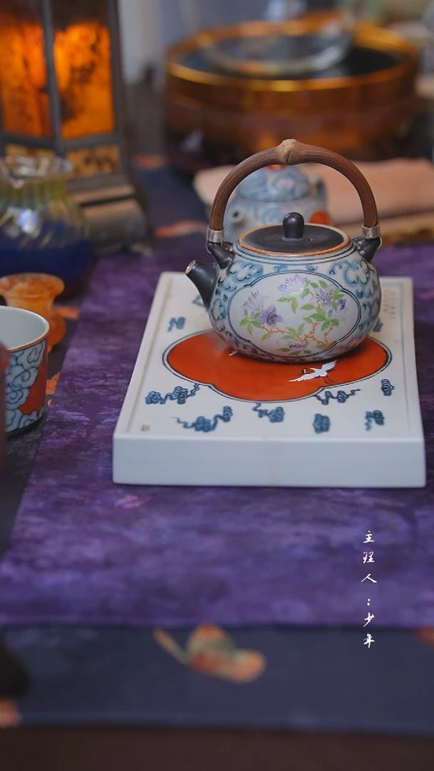 【闪购商品】其他半闲-朴云堂 | 祥云斗彩开窗繁花提梁壶