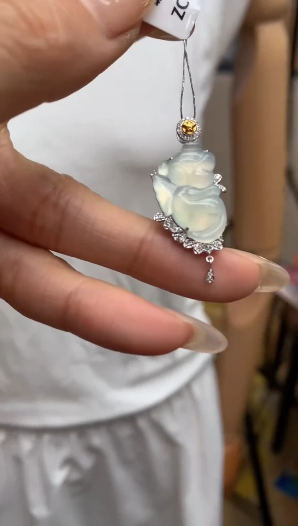 【闪购商品】翡翠颈饰18K金镶嵌花件吊坠