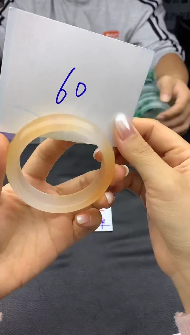 玉非料冰石英质玉手镯