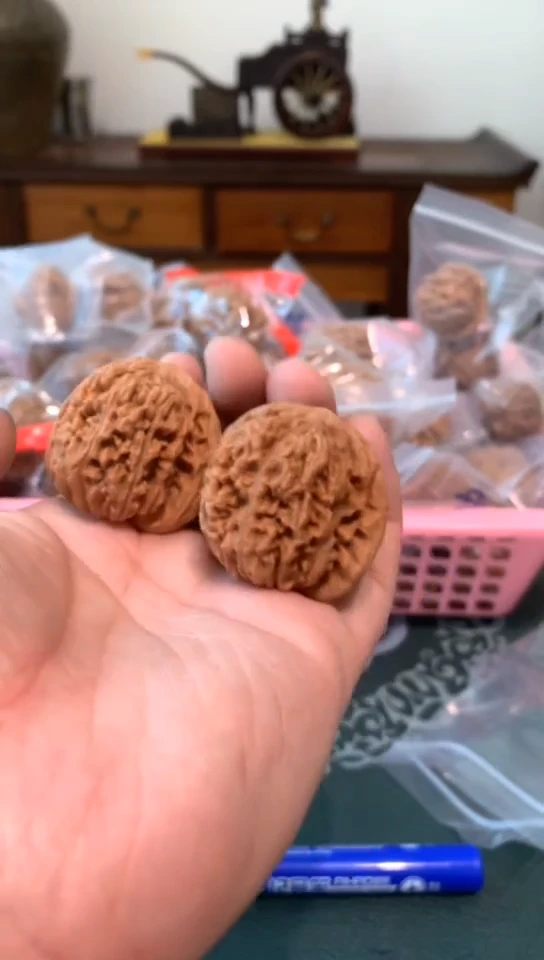 【闪购商品】文玩核桃吊坠四座楼核桃