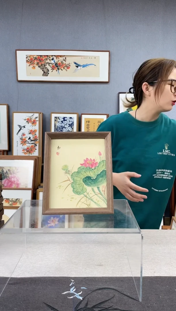 【闪购商品】国画10寸-23*29摆台书法作品-荷花