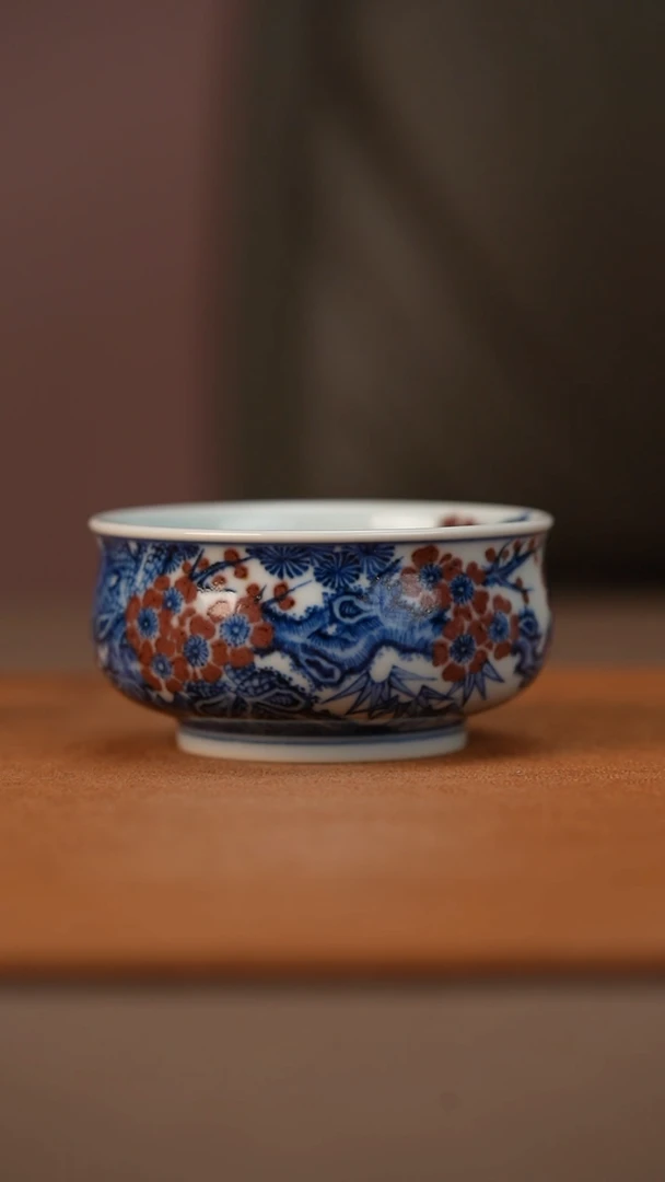 又见春风青花釉里红松竹梅矮炉式杯