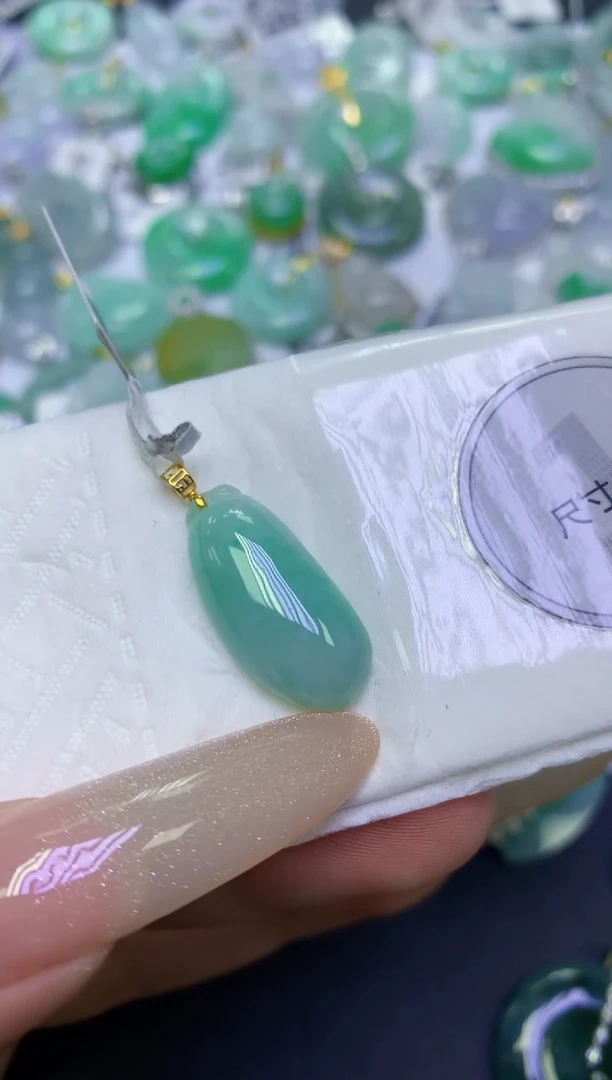 颈饰18K金镶嵌翡翠天然缅甸翡翠A货百元以上9元证书费自理