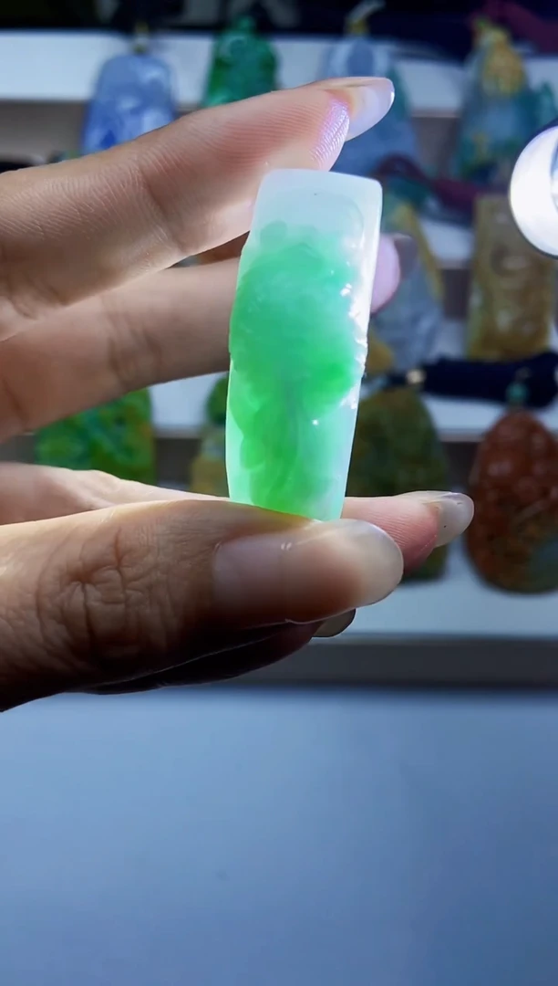 颈饰未镶嵌翡翠1