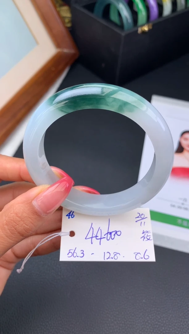 未镶嵌手镯翡翠假一赔三 手镯