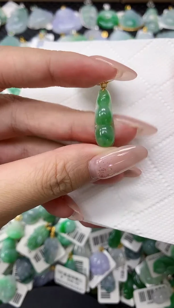 颈饰18K金镶嵌翡翠1111111111