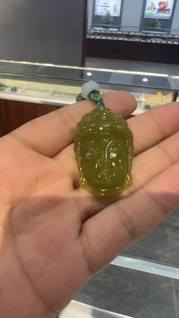 蛇纹石玉未镶嵌颈饰观音头