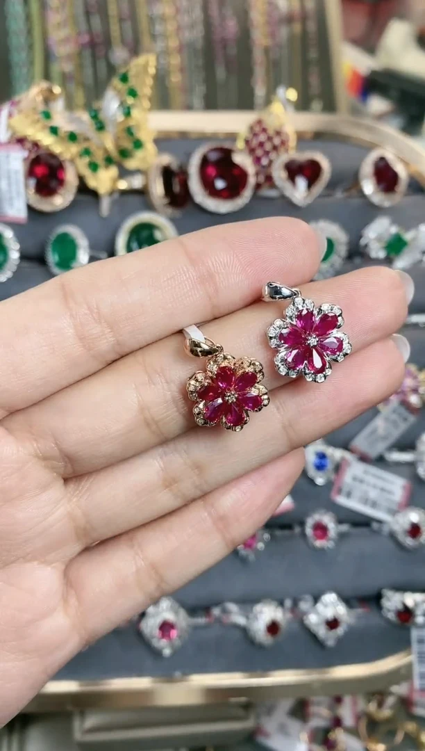 吊坠18K金镶嵌红宝石多样性发其一