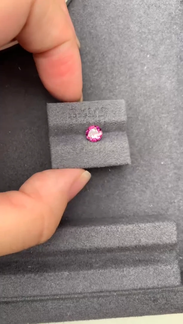 未镶嵌珠宝半成品石榴石1.03ct镁铝榴石   定制   GH