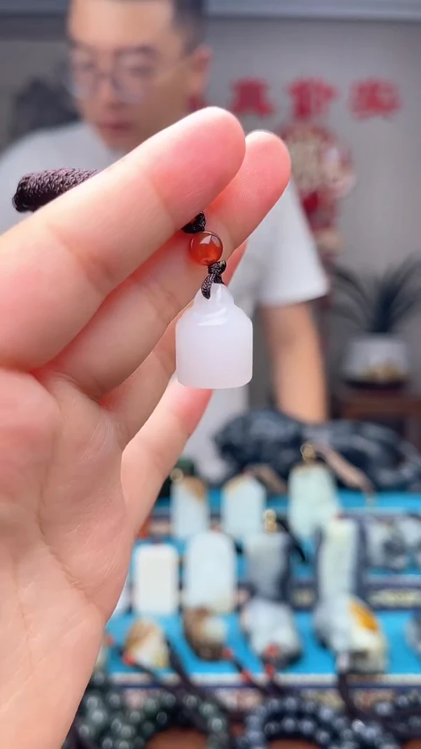 石英质玉未镶嵌颈饰1