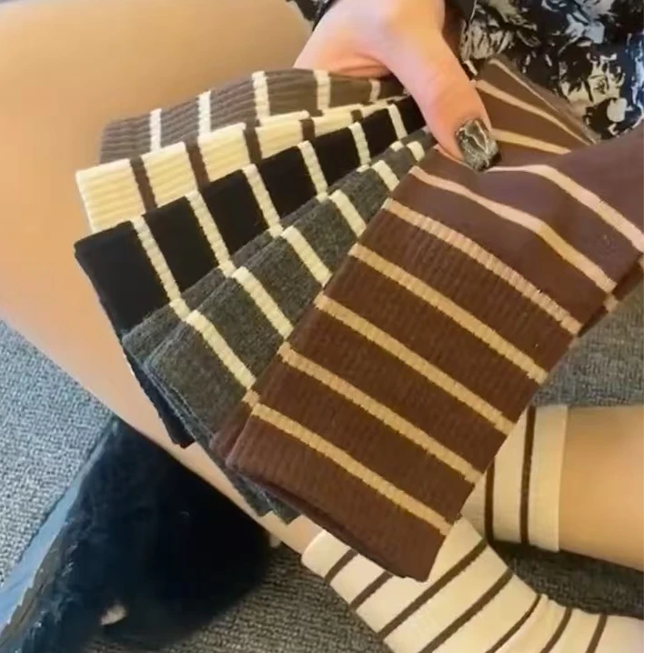 美拉德条纹袜子女简约外穿运动休闲中筒袜子