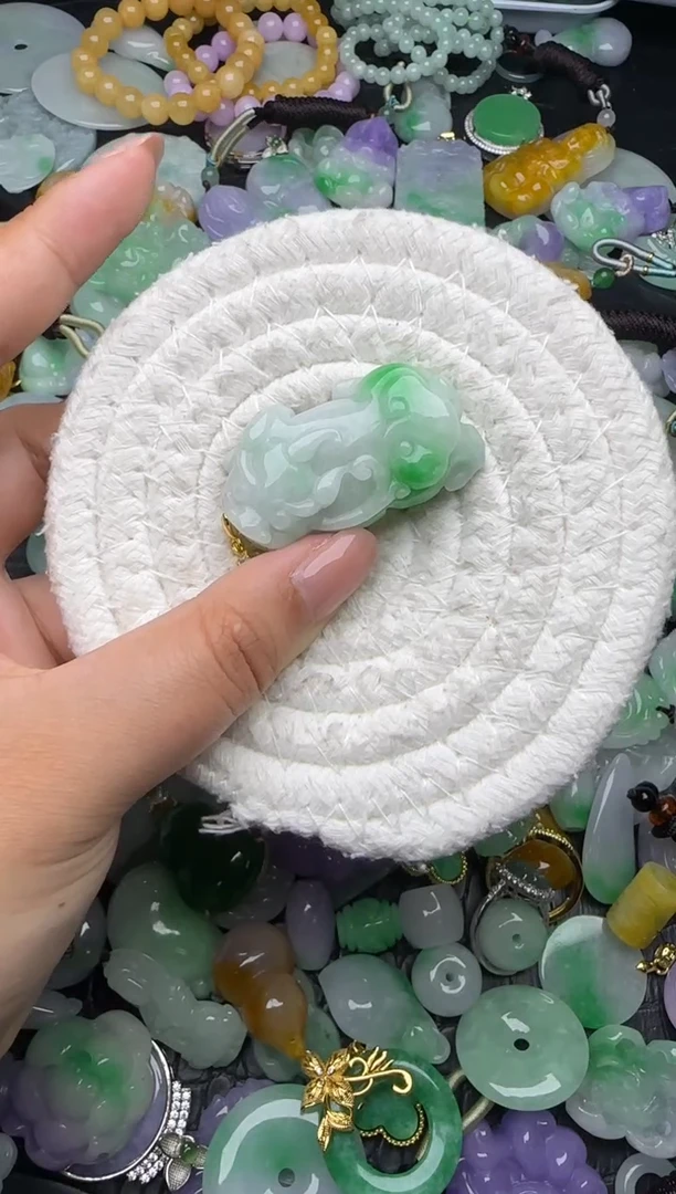 颈饰未镶嵌翡翠缅甸翡翠吊坠