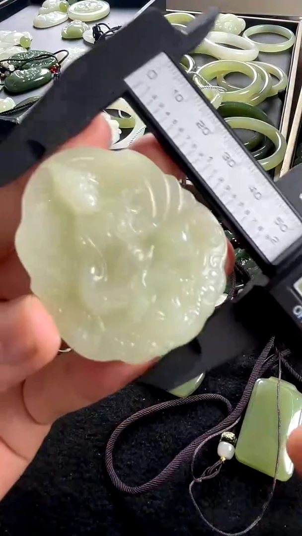 颈饰未镶嵌和田玉观音