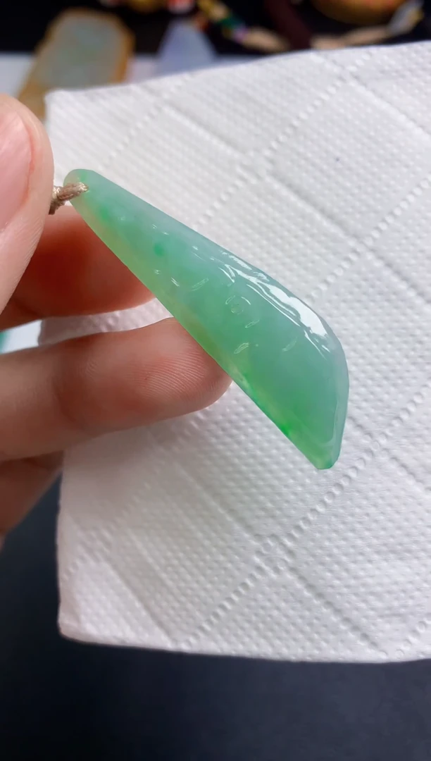 颈饰未镶嵌翡翠