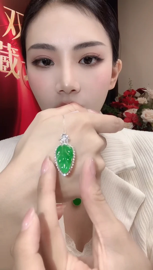 吊坠(不含链)18K金镶嵌翡翠A41