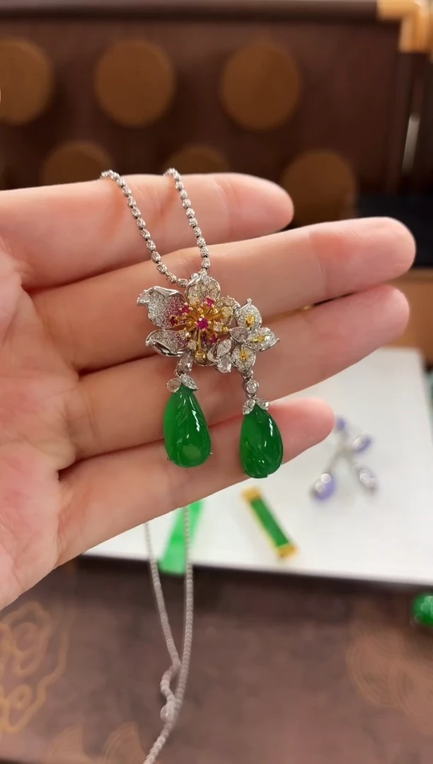 吊坠(不含链)18K金镶嵌翡翠吊坠