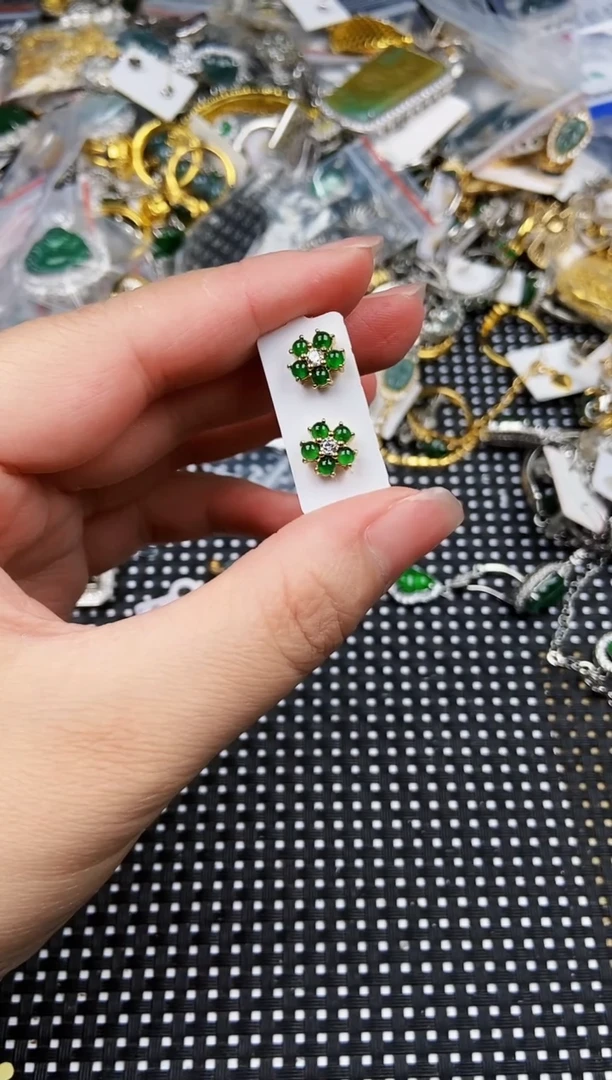 翡翠未镶嵌耳饰1111111111