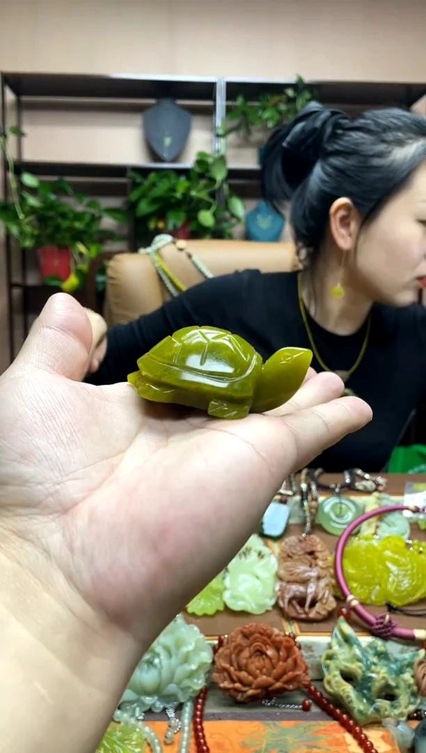 未镶嵌岫玉吊坠多样性发货发其中之一
