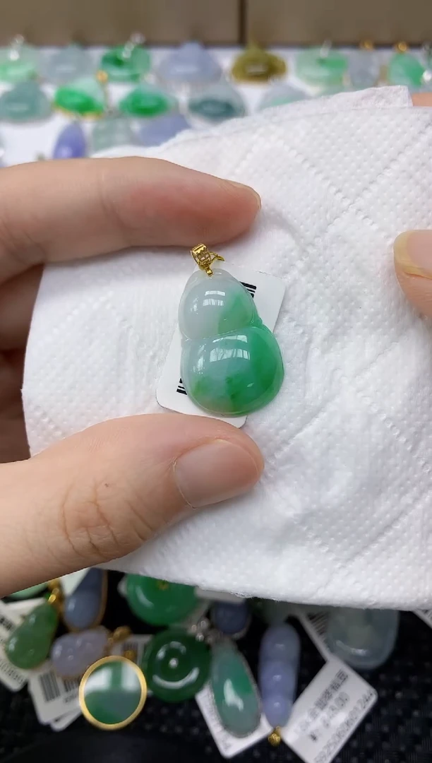 翡翠18K金镶嵌颈饰1111111111