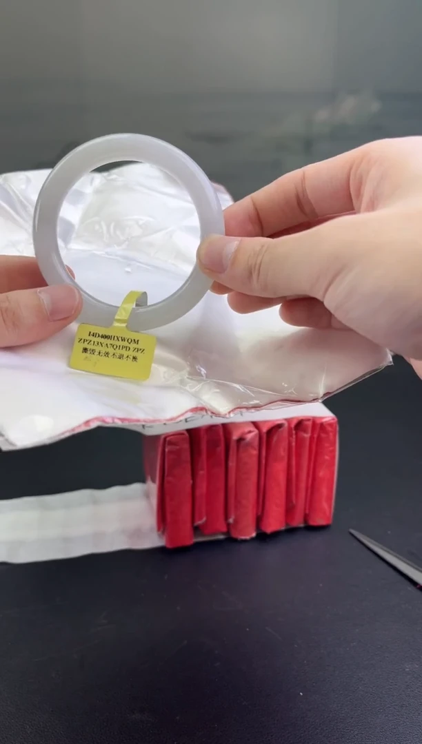 翡翠手镯未镶嵌翡翠手镯6