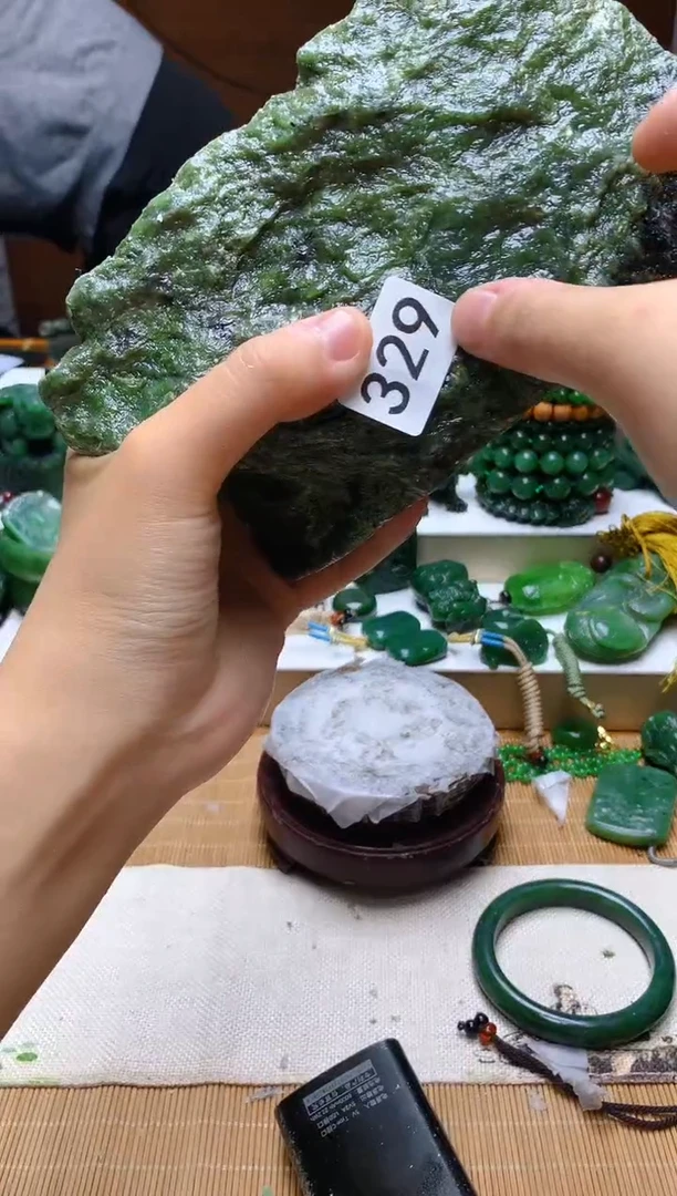未镶嵌和田玉（碧玉）珠宝半成品1