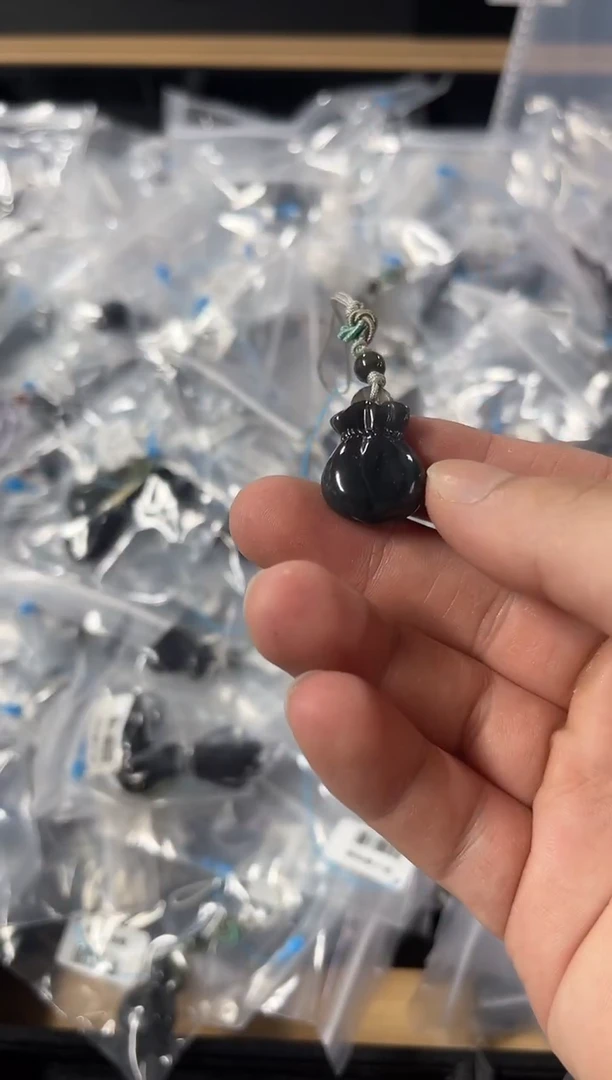 吊坠(不含链)未镶嵌和田玉若羌毛毛矿 钱袋 多样性发一