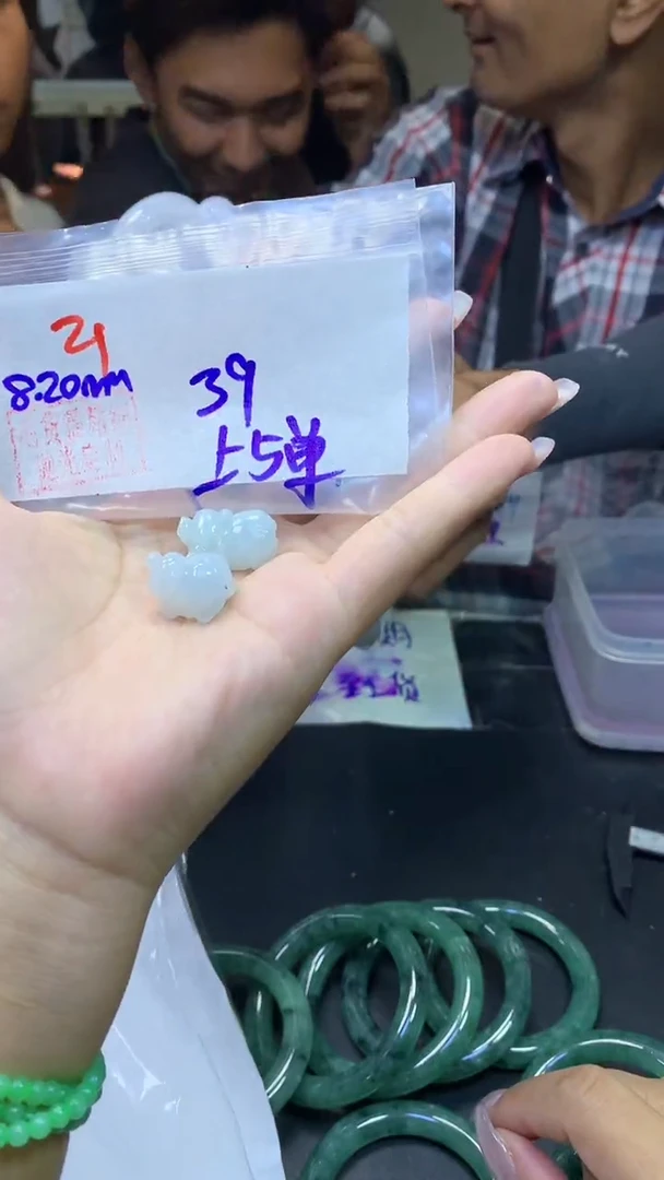 定制翡翠未镶嵌21猪猪+39元+多样性拍一发一