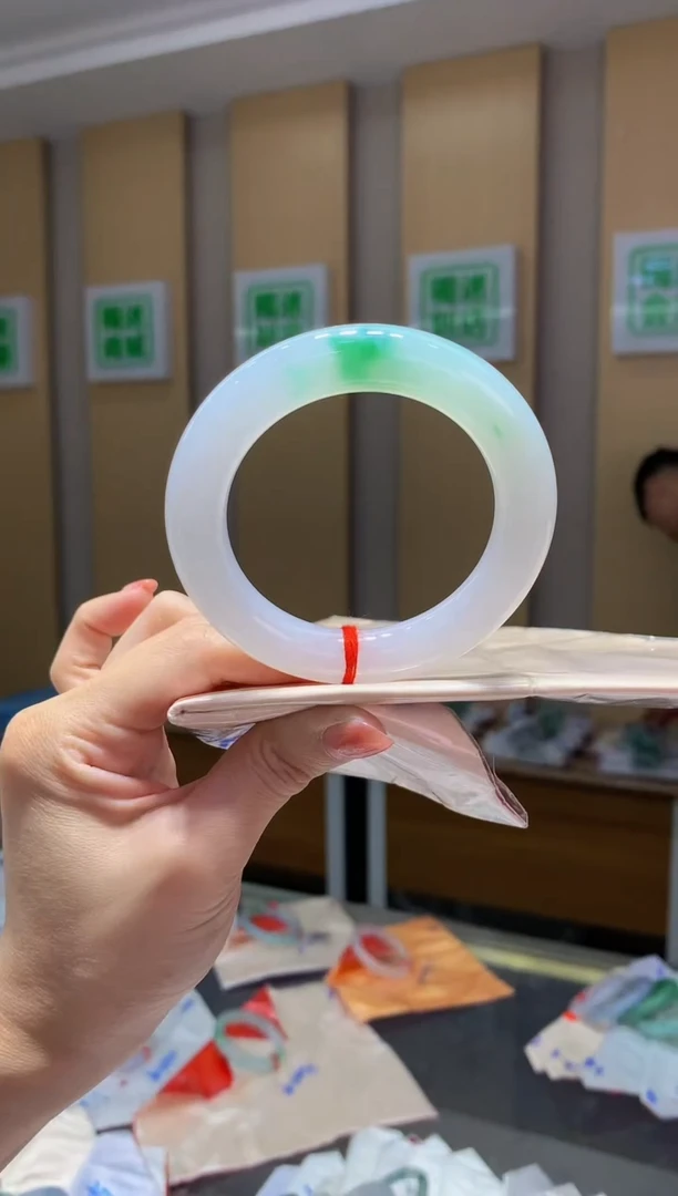 翡翠手镯未镶嵌-Q51圈口55.1*12*12.1