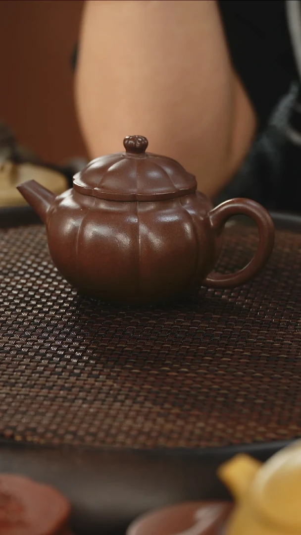 茶壶紫砂筋纹宫灯  紫泥