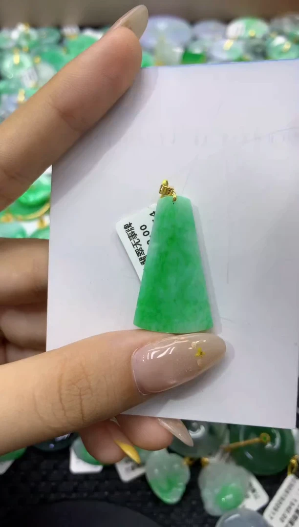 颈饰18K金镶嵌翡翠天然缅甸翡翠A货