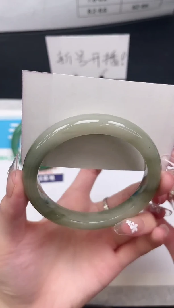 未镶嵌手镯石英质玉147-62.3